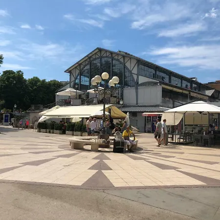 Sweet With Free Private Parking 아파트