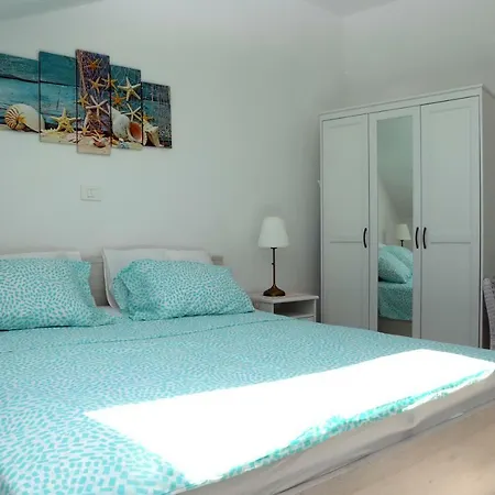 Sweet With Free Private Parking Appartement Pula