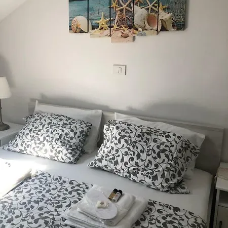 Sweet With Free Private Parking Appartement Pula