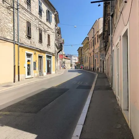 Sweet With Free Private Parking Appartement Pula