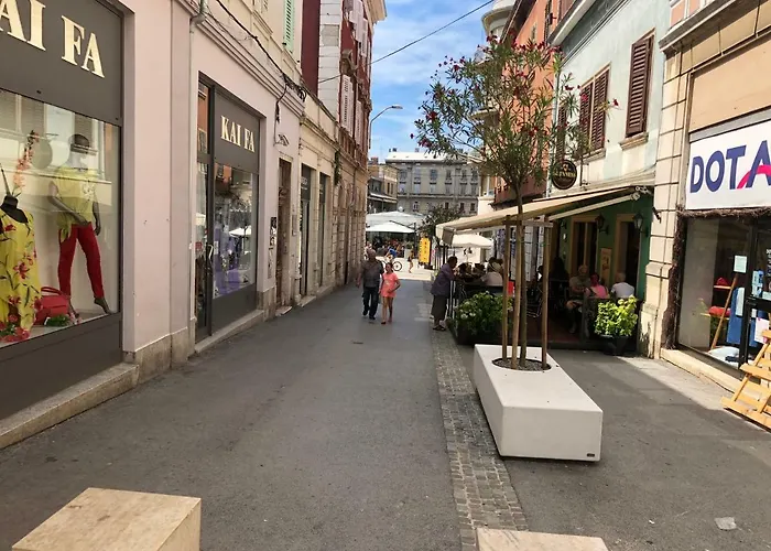 Sweet With Free Private Parking Appartement Pula